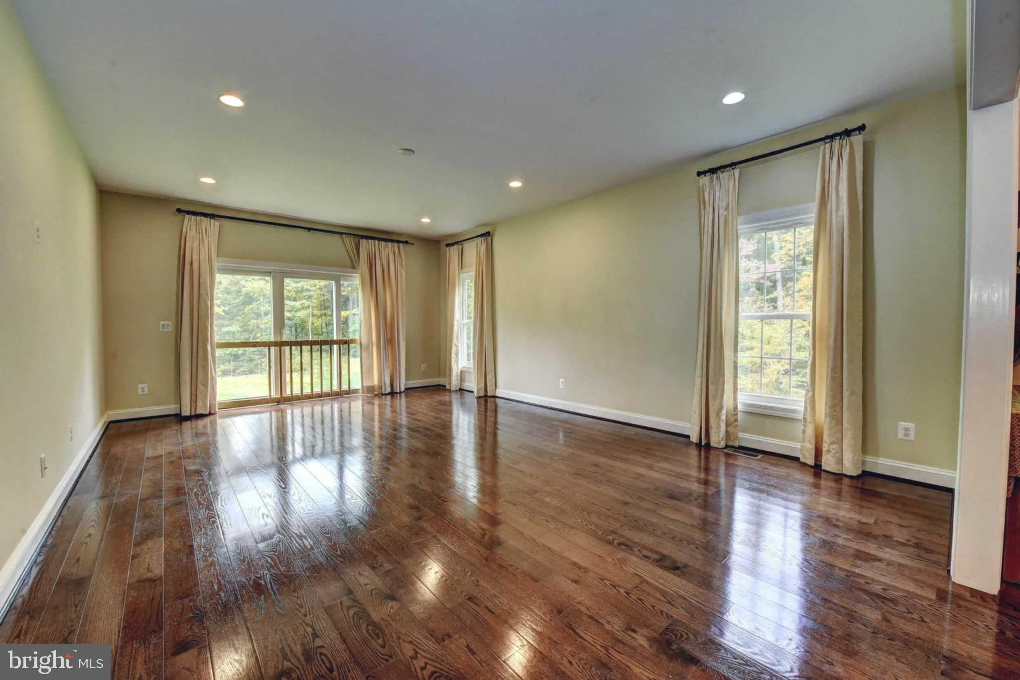 BRADDOCK WOODS - Residential