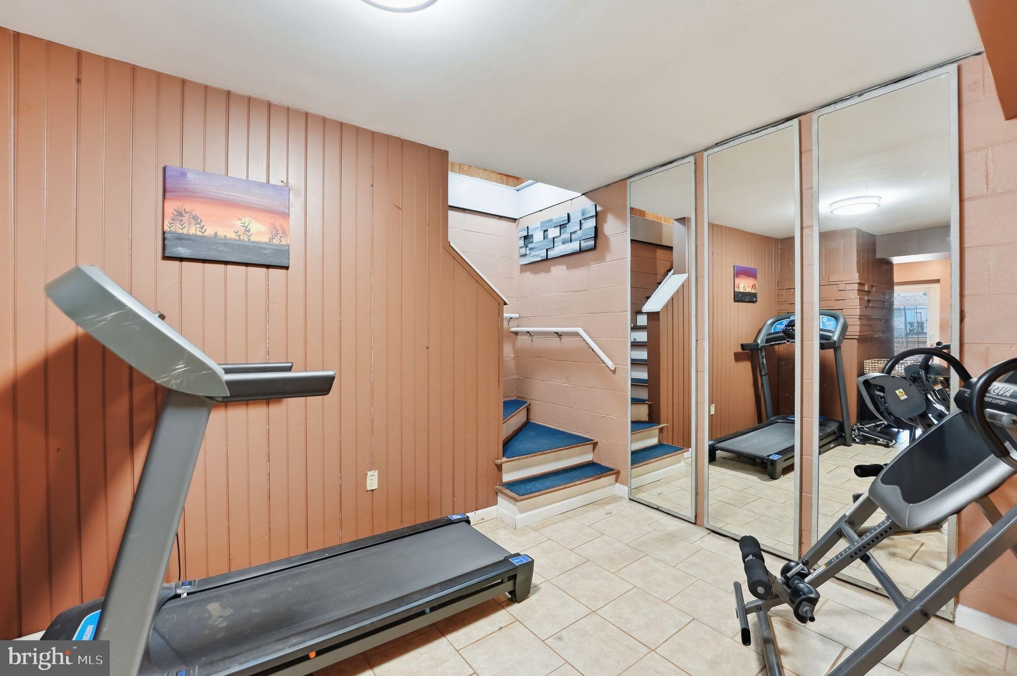 HIDDEN FIELDS - Residential