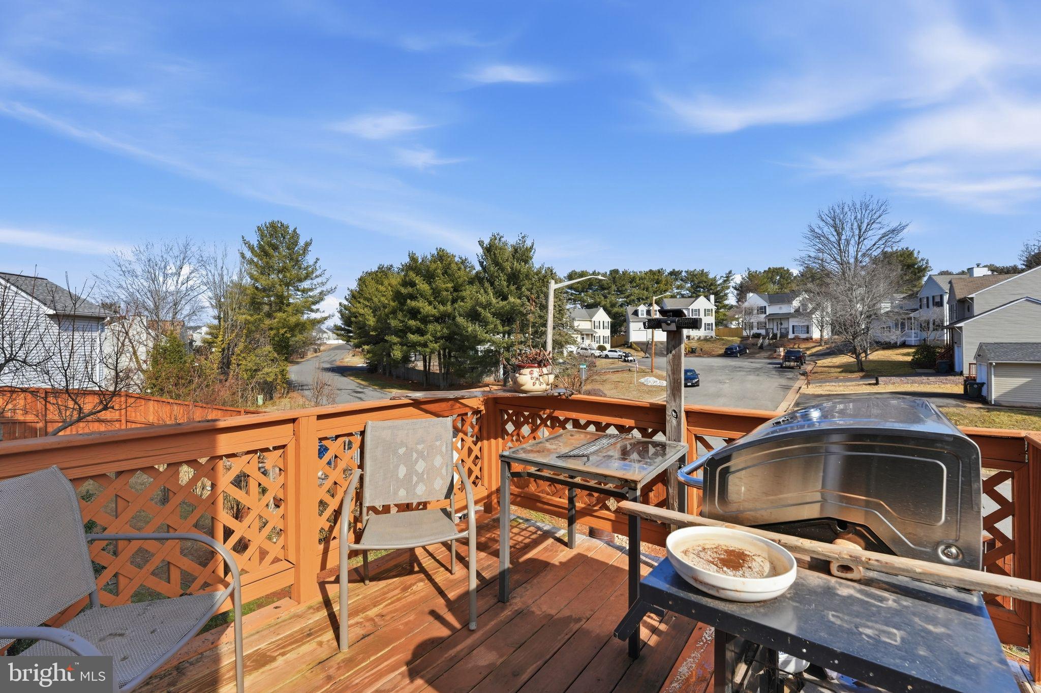 HIDDEN FIELDS - Residential