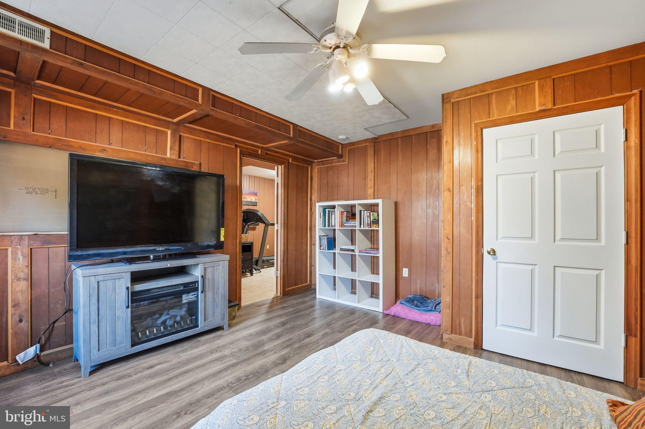 HIDDEN FIELDS - Residential