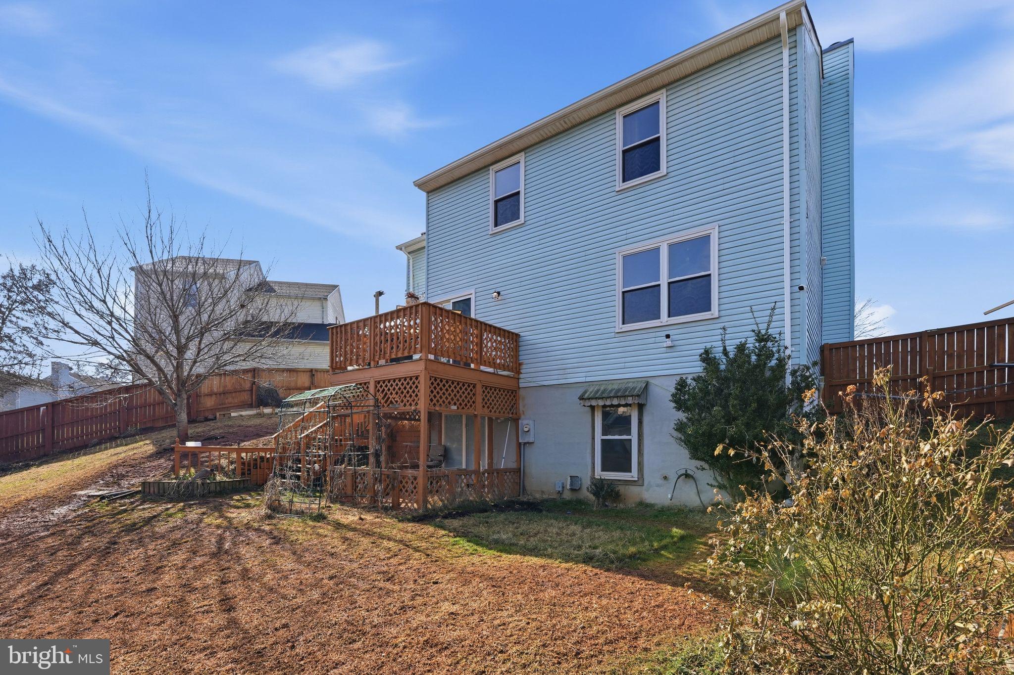 HIDDEN FIELDS - Residential