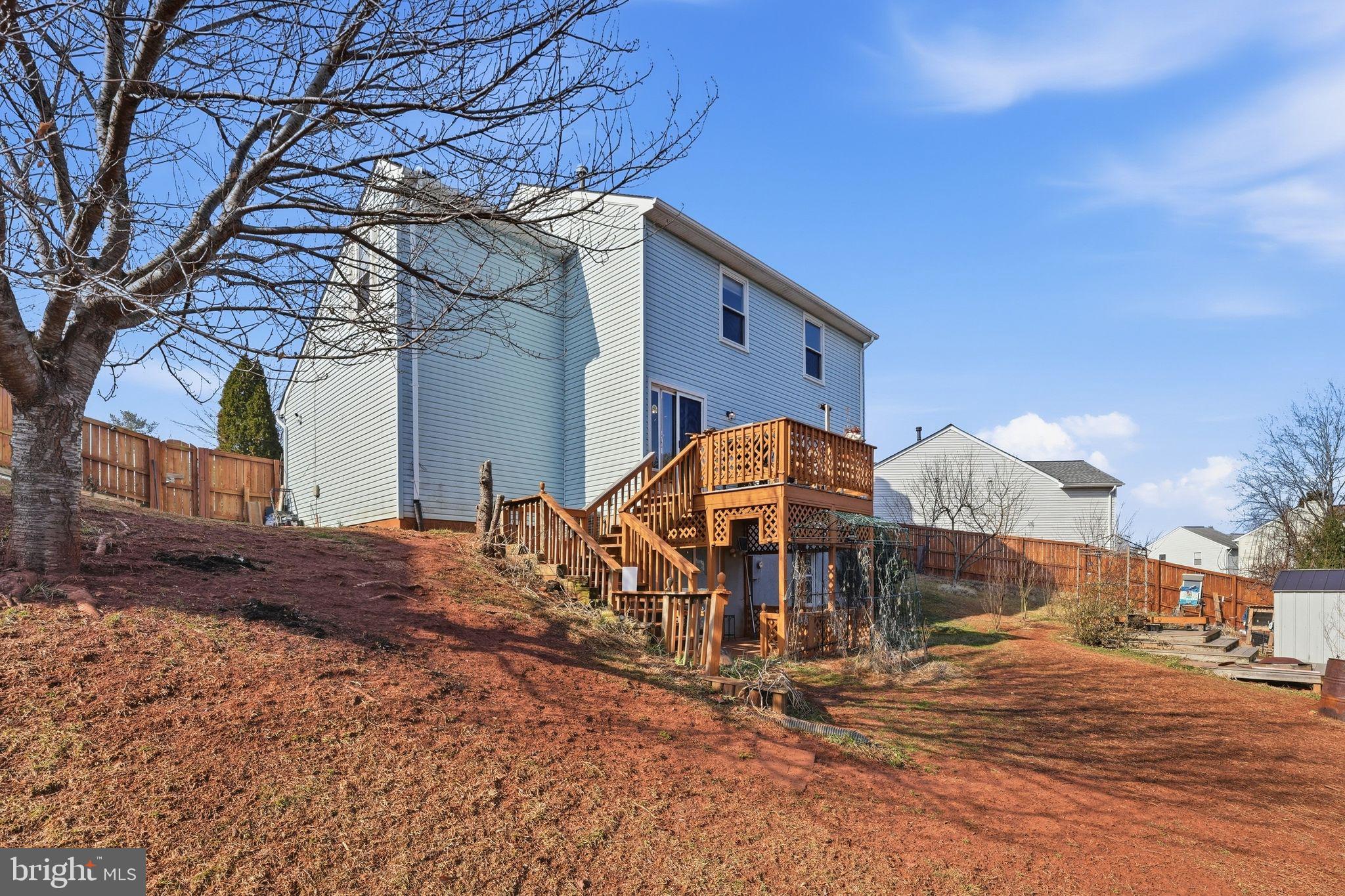 HIDDEN FIELDS - Residential