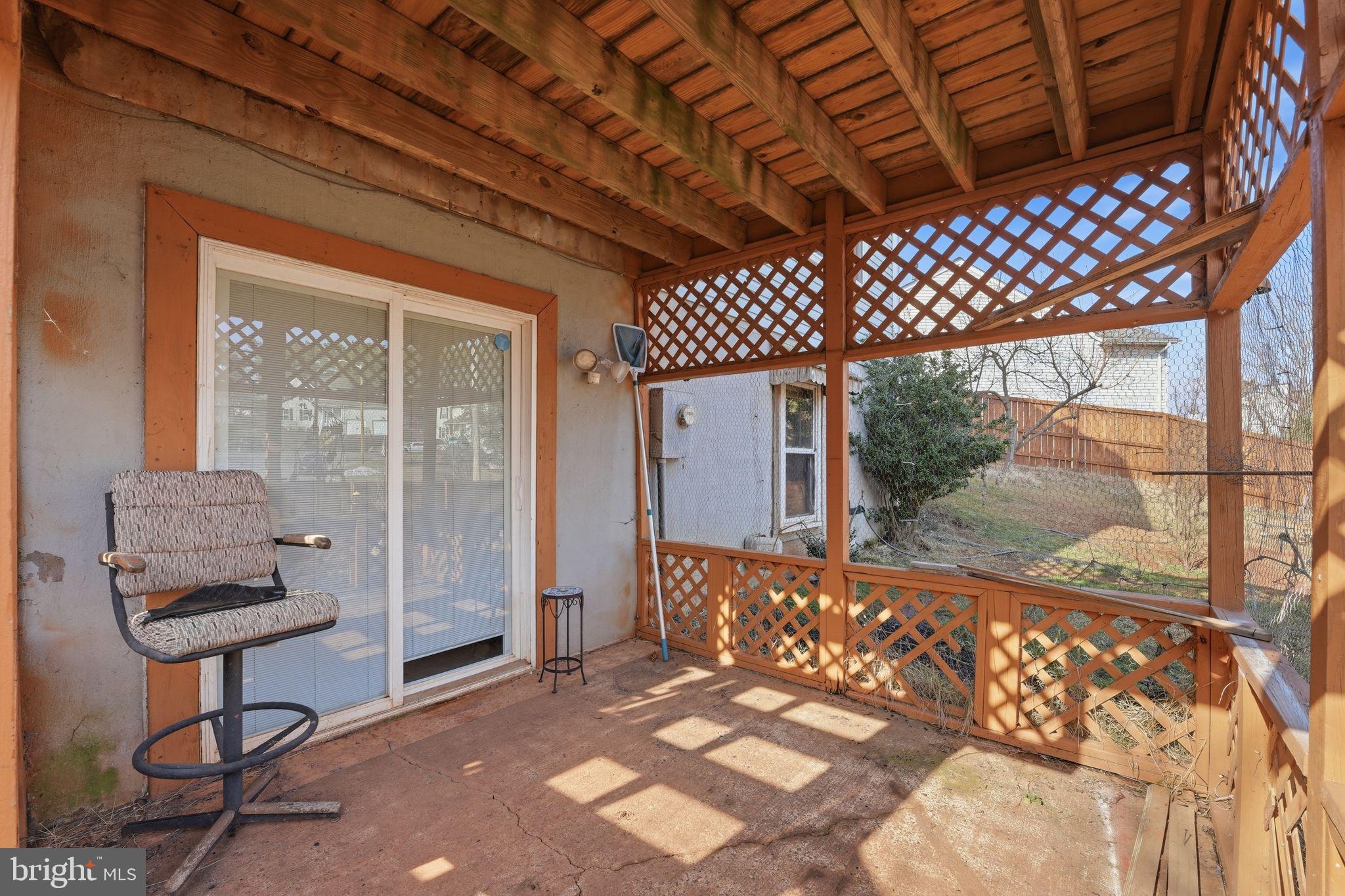 HIDDEN FIELDS - Residential