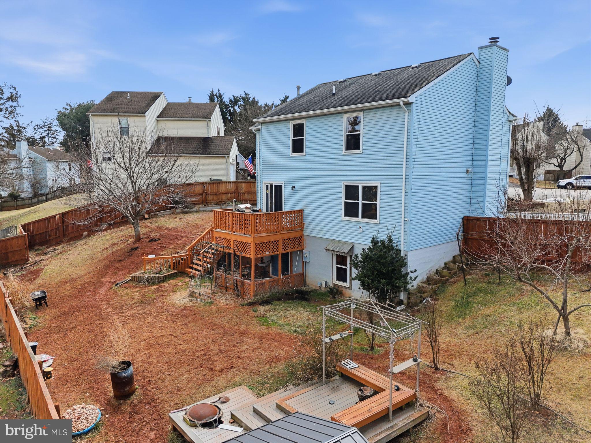 HIDDEN FIELDS - Residential