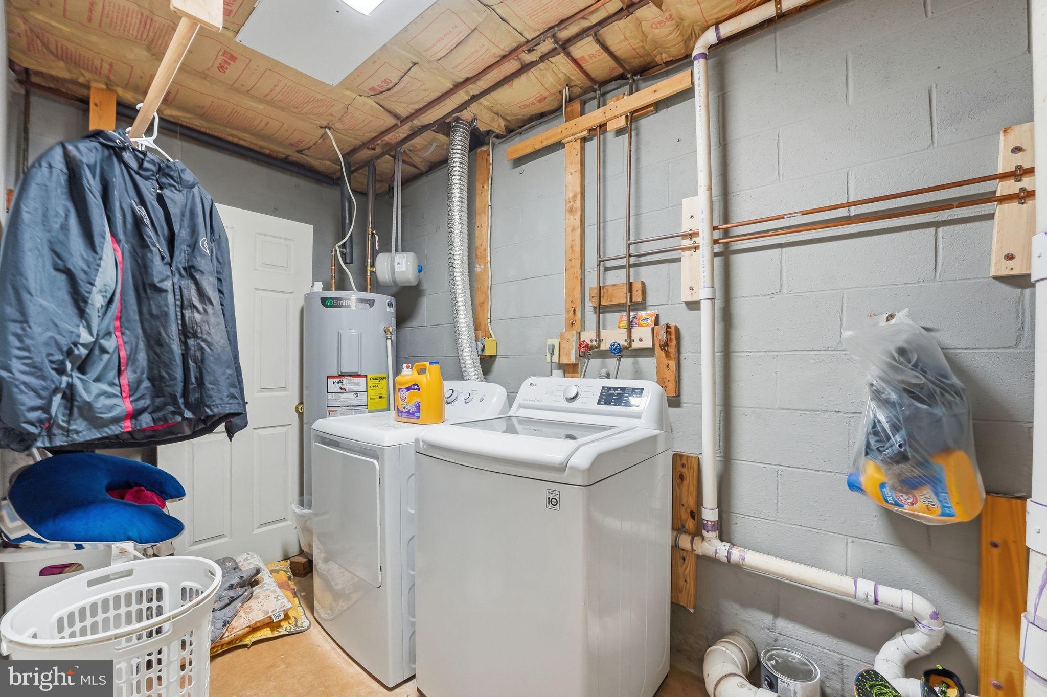 HIDDEN FIELDS - Residential