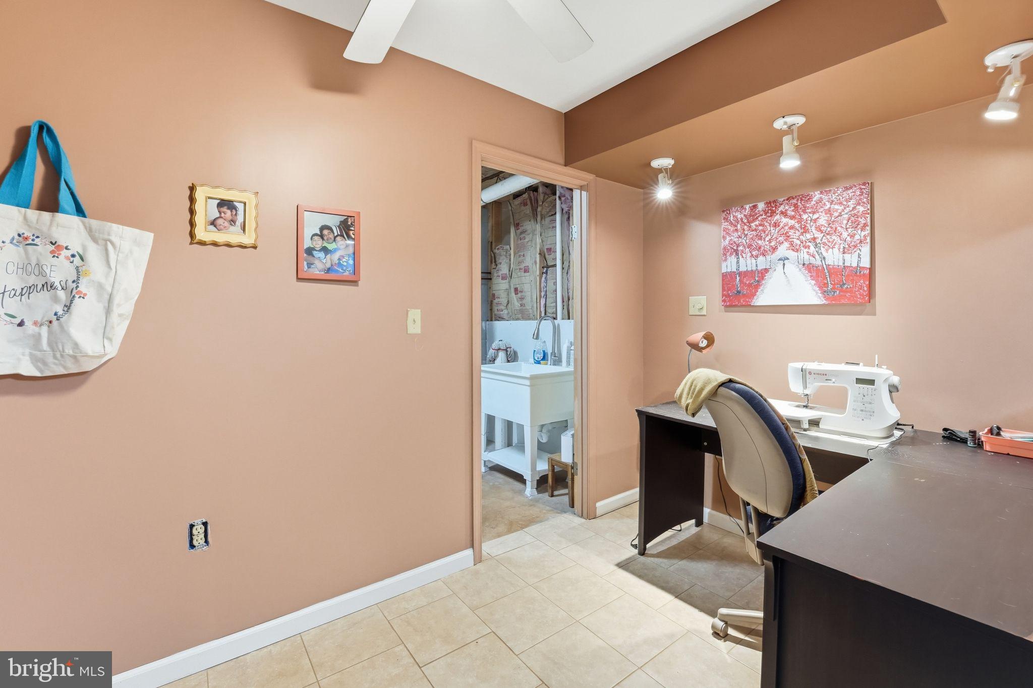 HIDDEN FIELDS - Residential