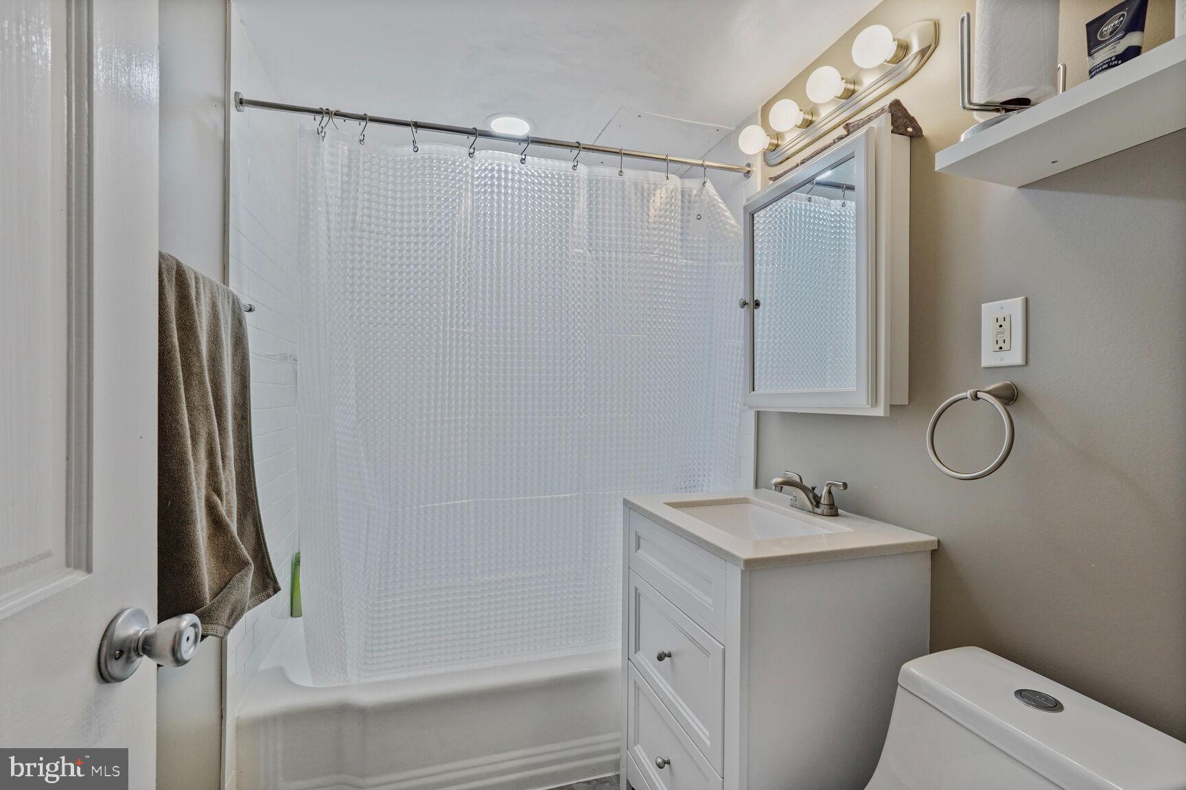 GEORGE MASON VILLAGE - Residential