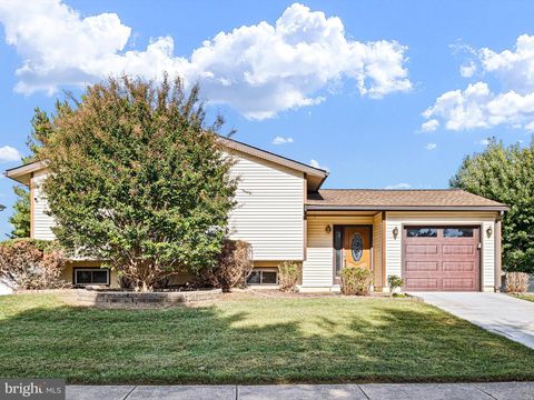 Photo of 74 Valley Forge Road, NEW CASTLE, DE 19720 (MLS # DENC2090050)
