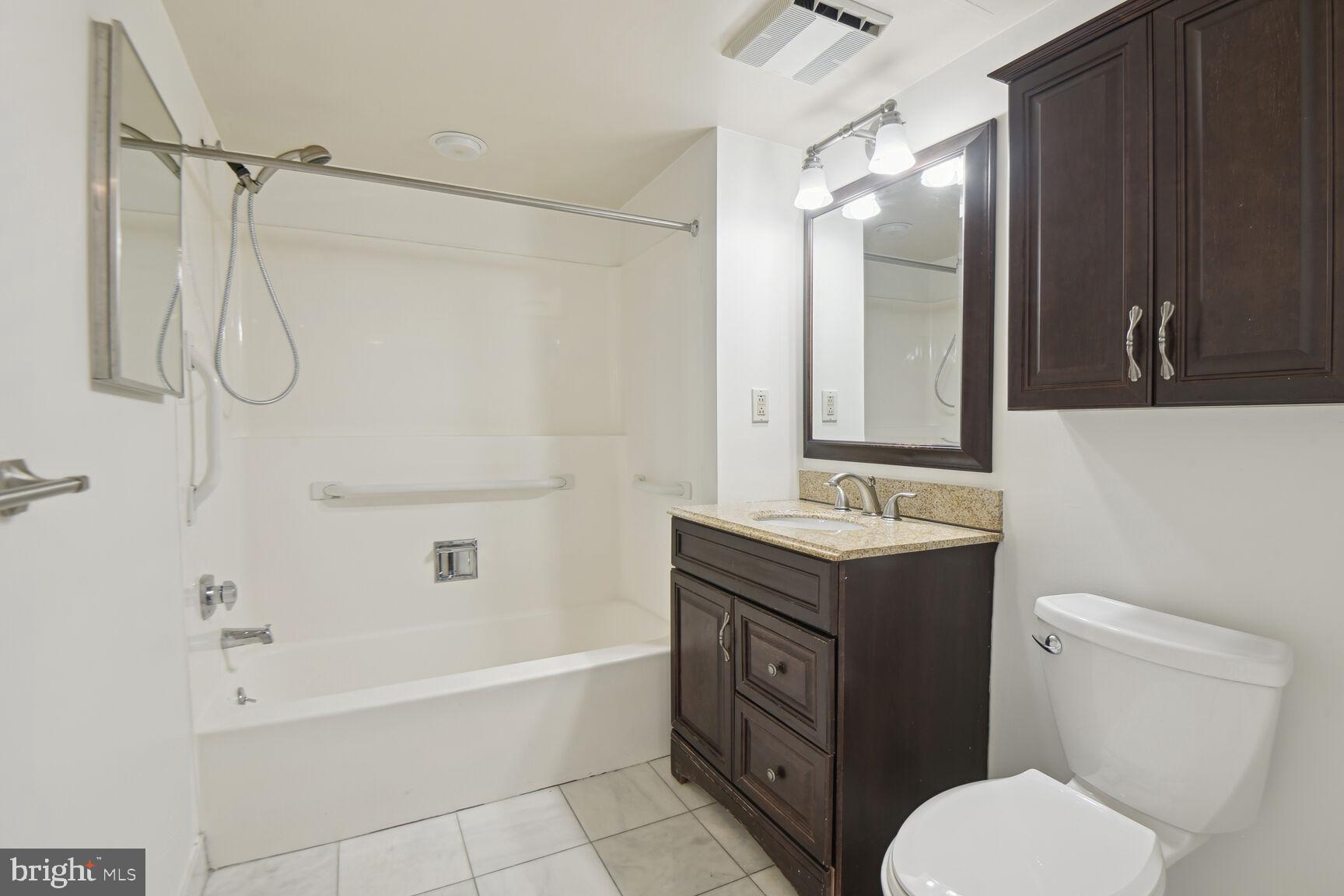 THE JEFFERSON - SUNRISE SENIOR LIVING - Residential