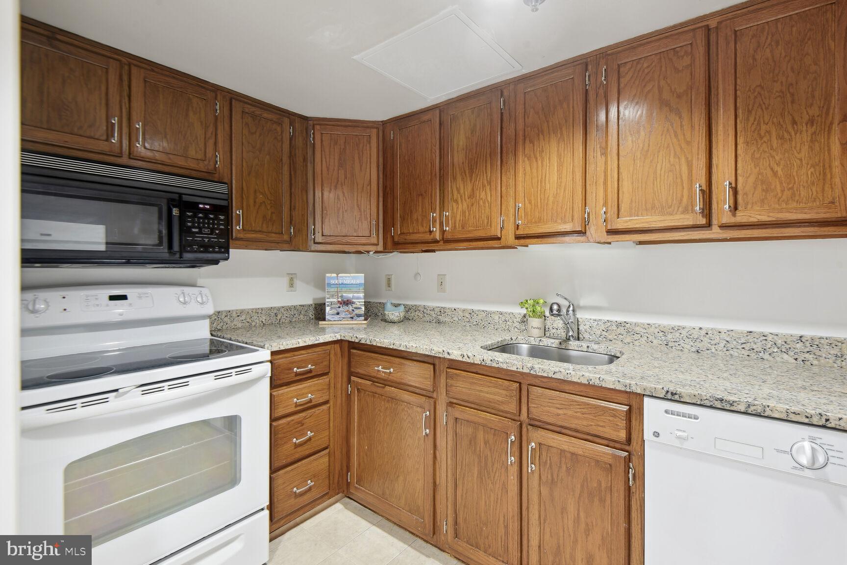 THE JEFFERSON - SUNRISE SENIOR LIVING - Residential