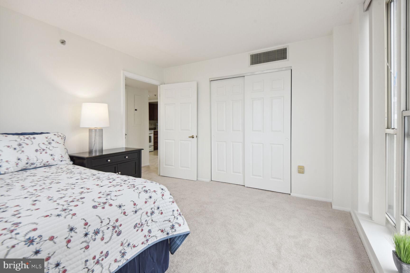 THE JEFFERSON - SUNRISE SENIOR LIVING - Residential