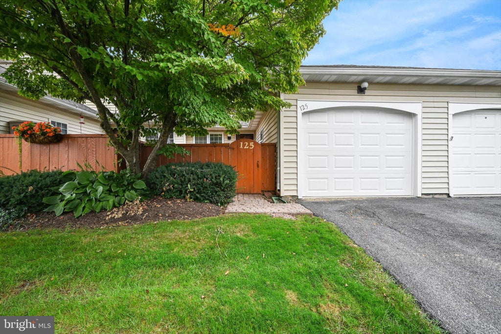Photo of 125 Treetops Drive, LANCASTER, PA 17601 (MLS # PALA2096390)