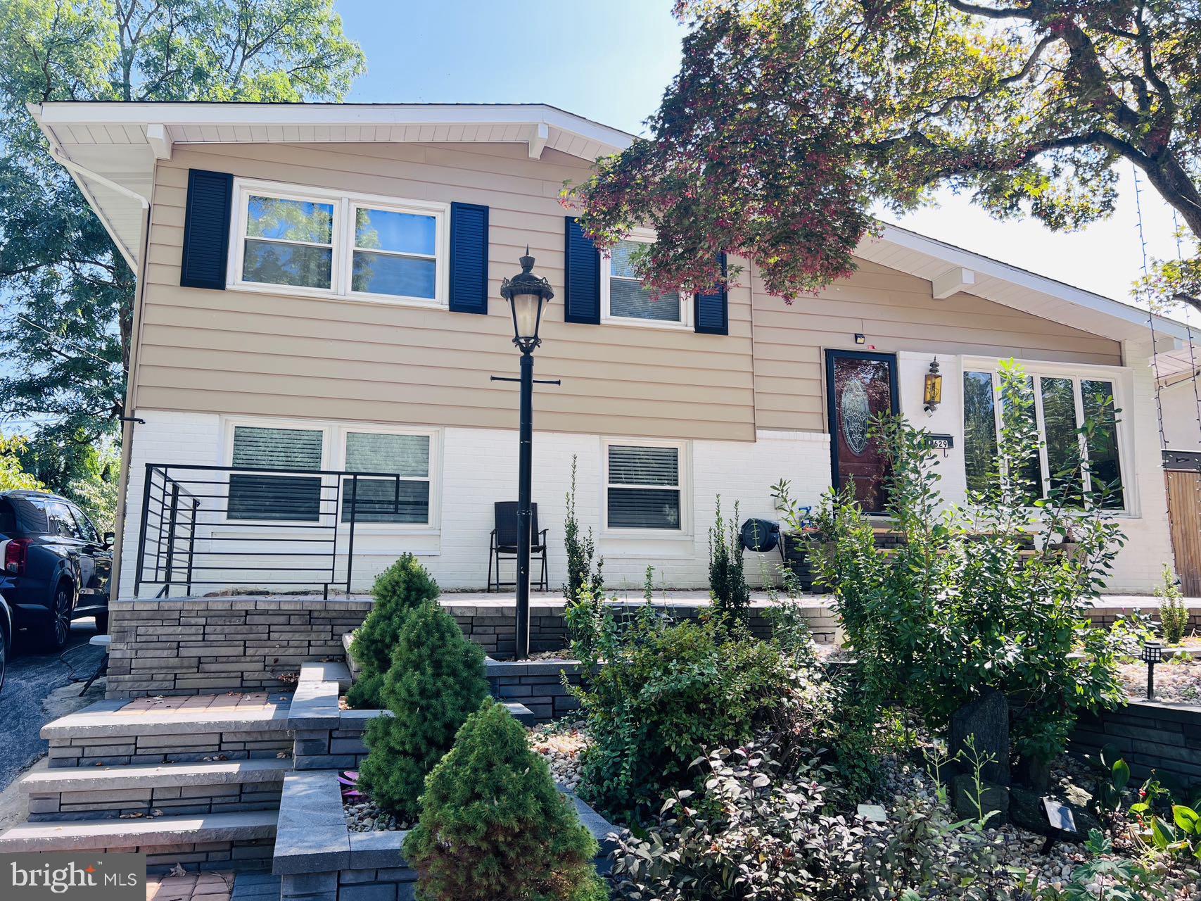 LAWRENCE PARK - Residential Lease