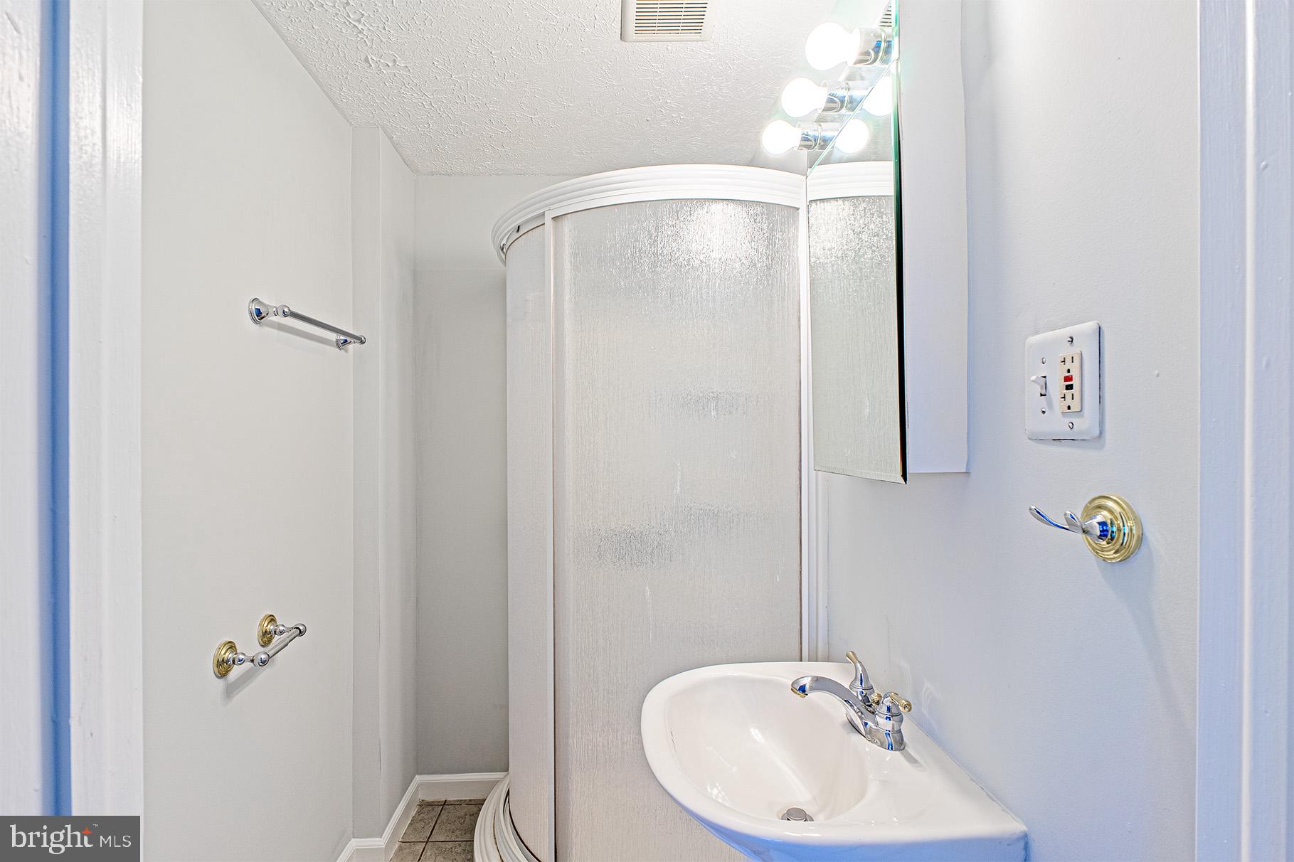 NEWINGTON FOREST - Residential Lease