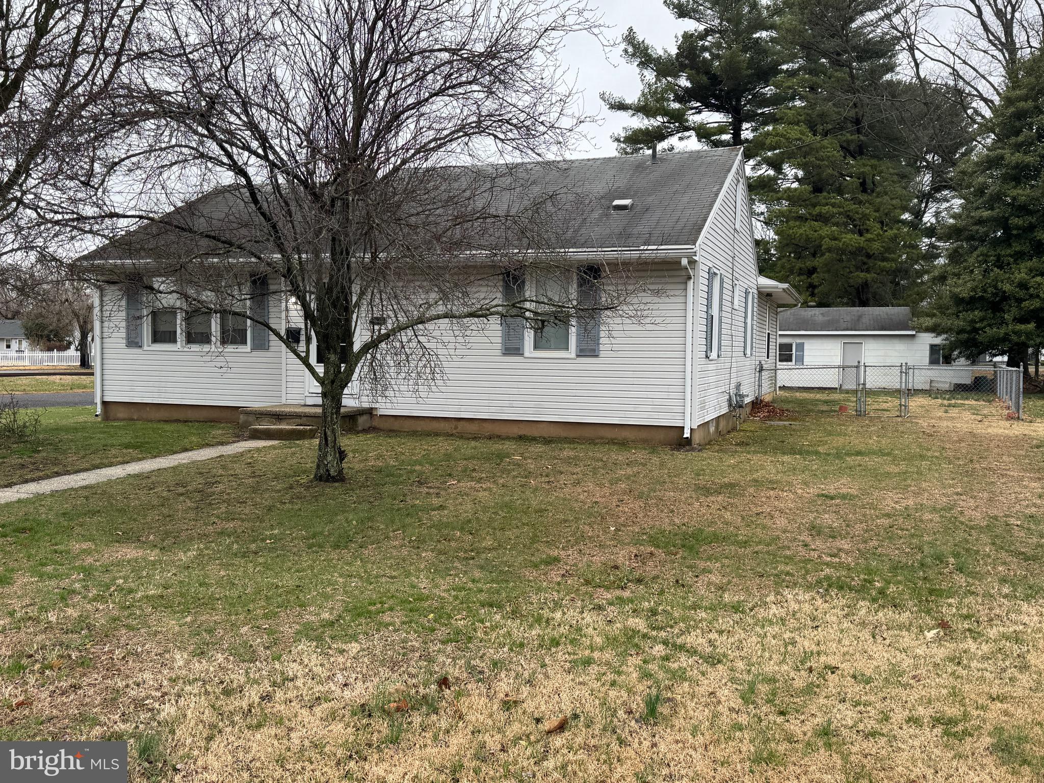 160 E MONMOUTH AVENUE