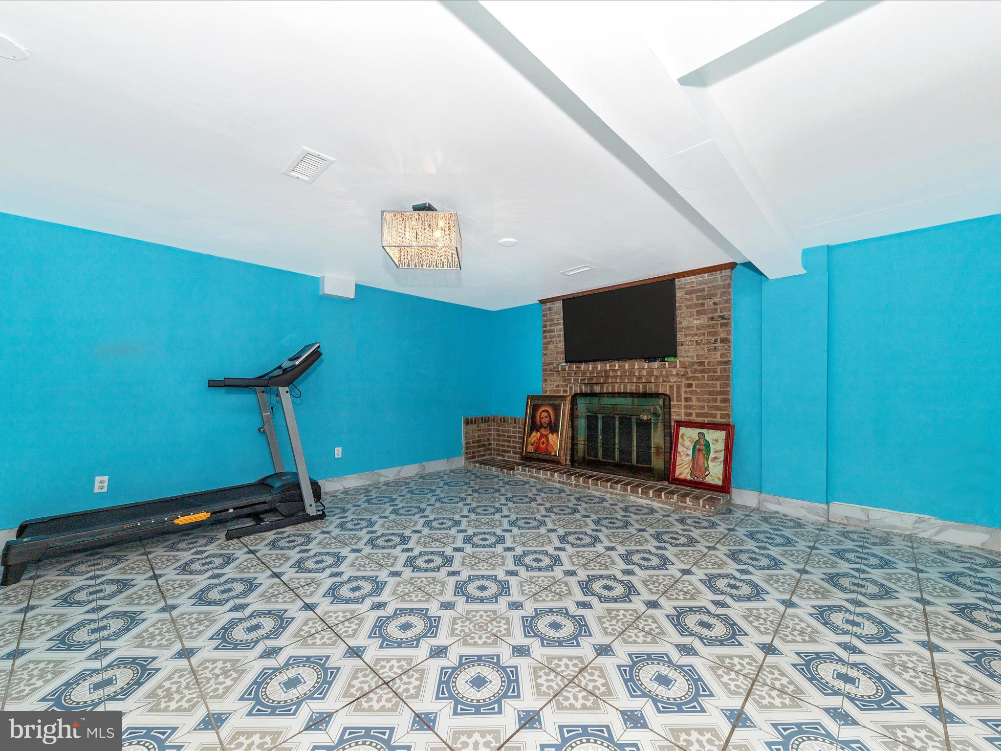 VEIRS MILL VILLAGE - Residential