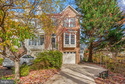 Photo of 2917 Clovercrest Way, OLNEY, MD 20832 (MLS # MDMC2204934)