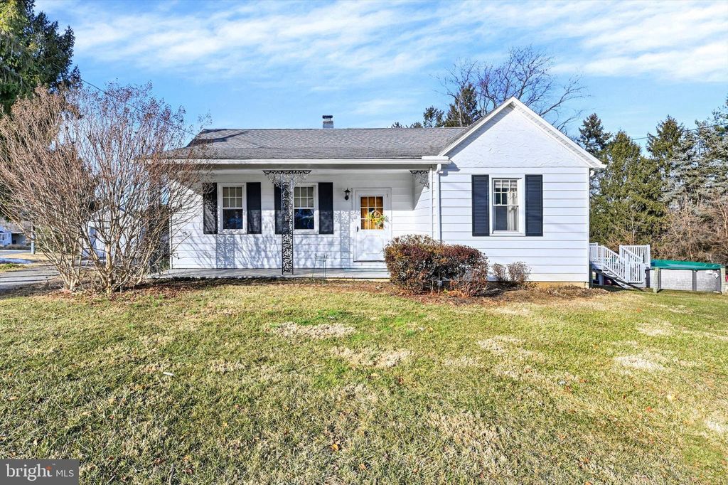 Photo of 3049 E Prospect Road, YORK, PA 17402 (MLS # PAYK2098302)