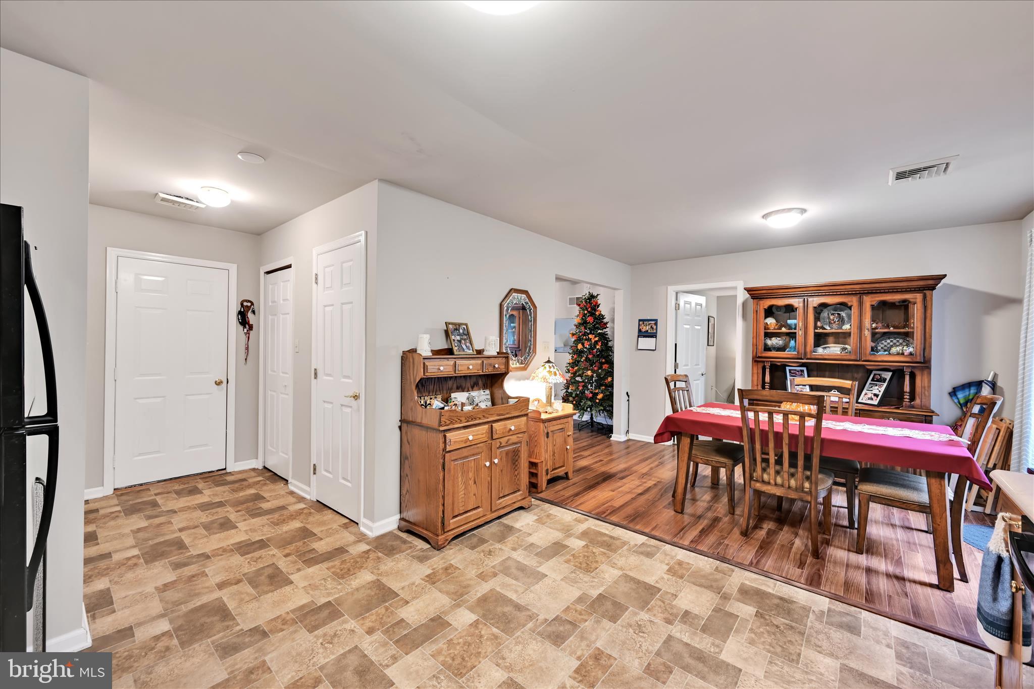 MANOR OAKS - Residential