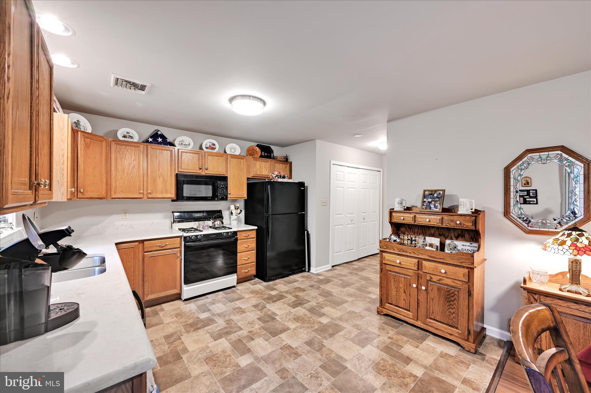 MANOR OAKS - Residential