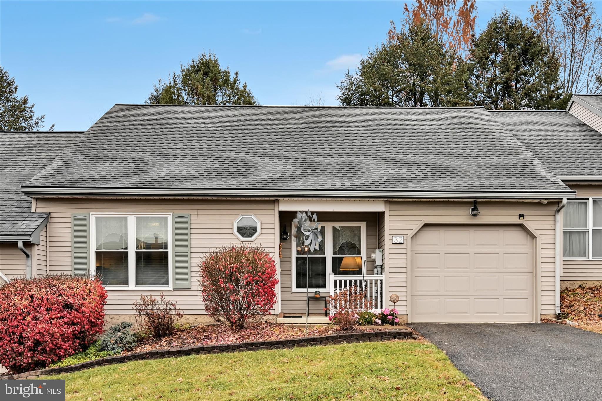 MANOR OAKS - Residential