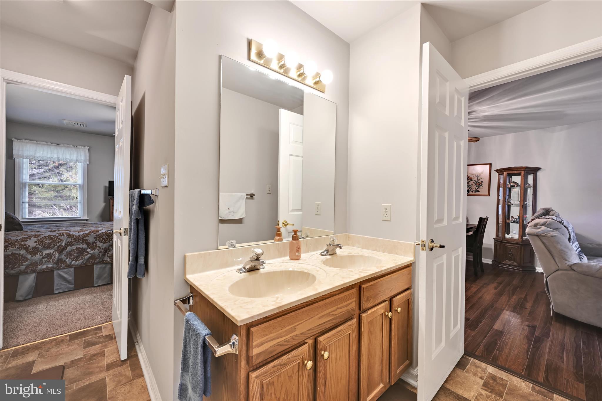 MANOR OAKS - Residential