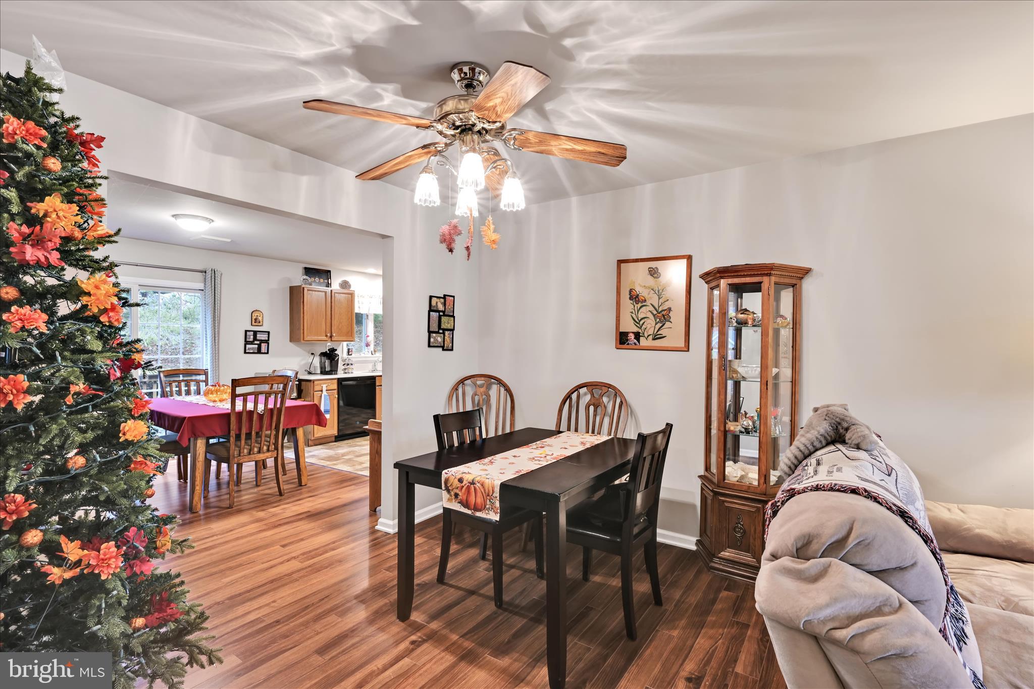 MANOR OAKS - Residential