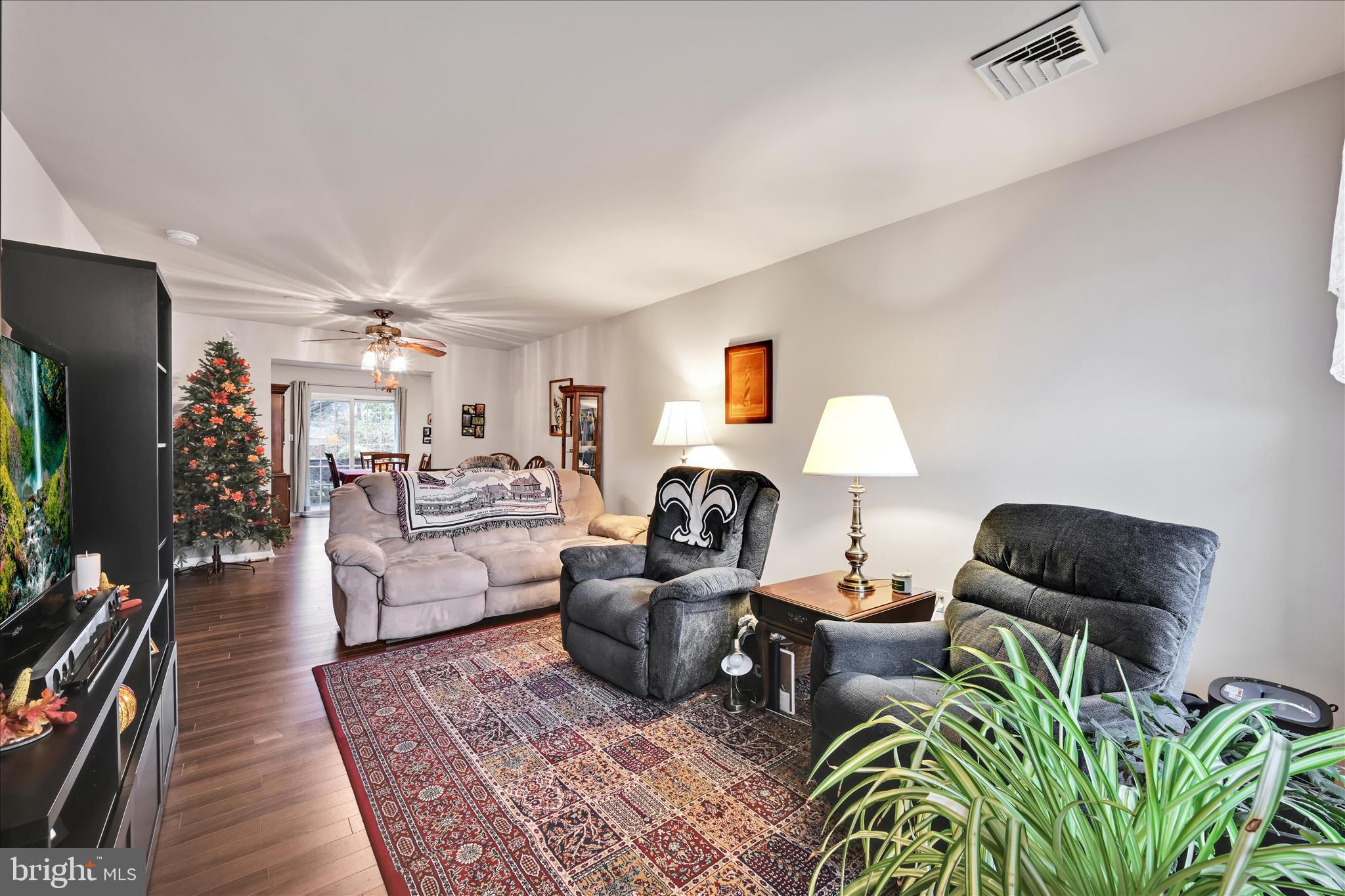 MANOR OAKS - Residential