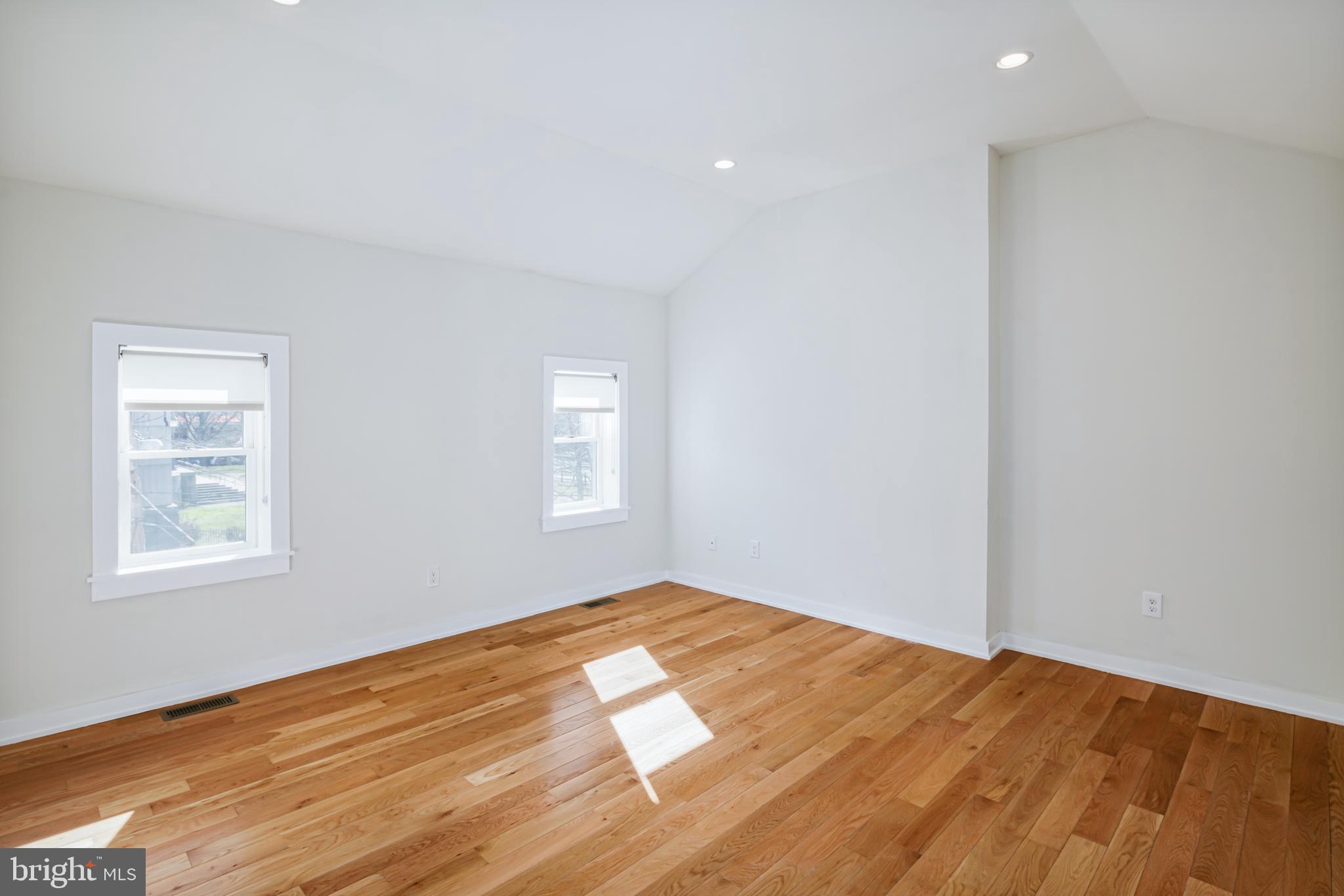 HAWTHORNE - Residential Lease