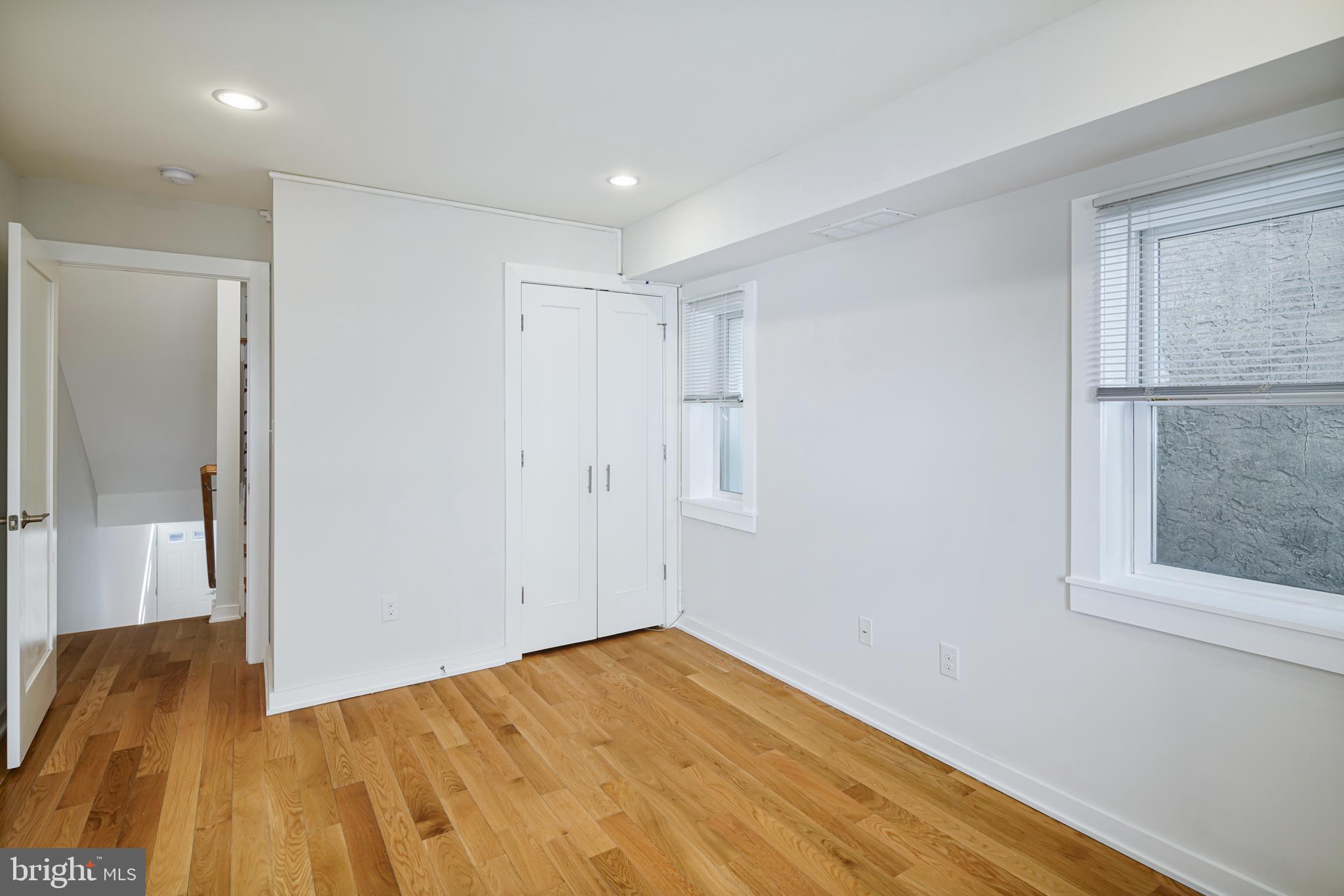 HAWTHORNE - Residential Lease