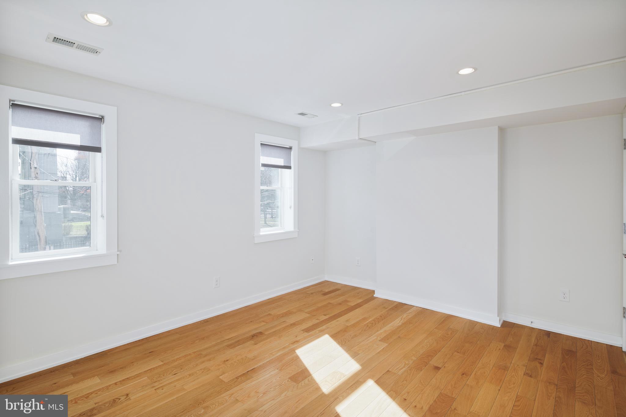 HAWTHORNE - Residential Lease