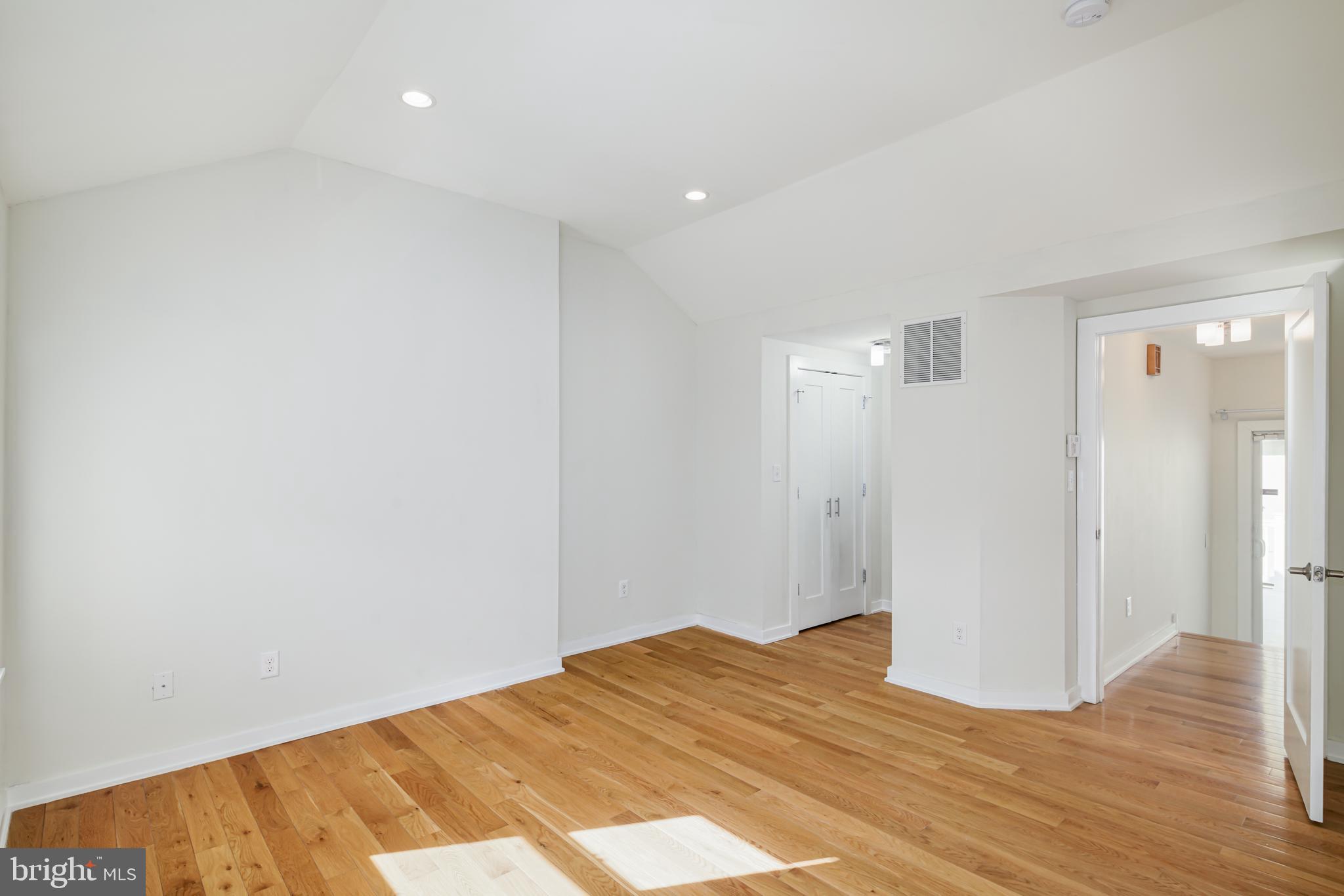 HAWTHORNE - Residential Lease