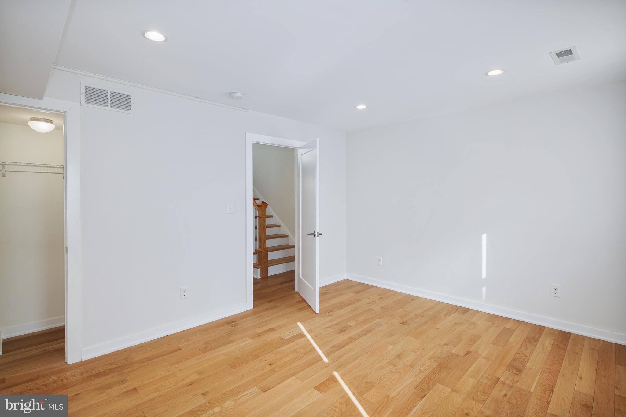 HAWTHORNE - Residential Lease