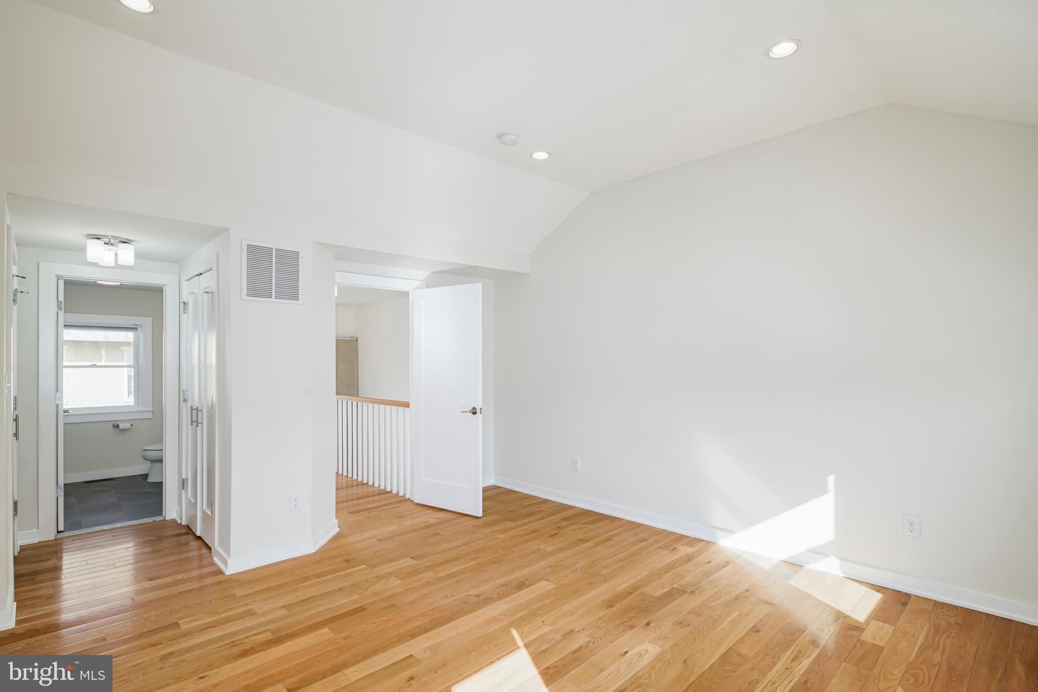 HAWTHORNE - Residential Lease