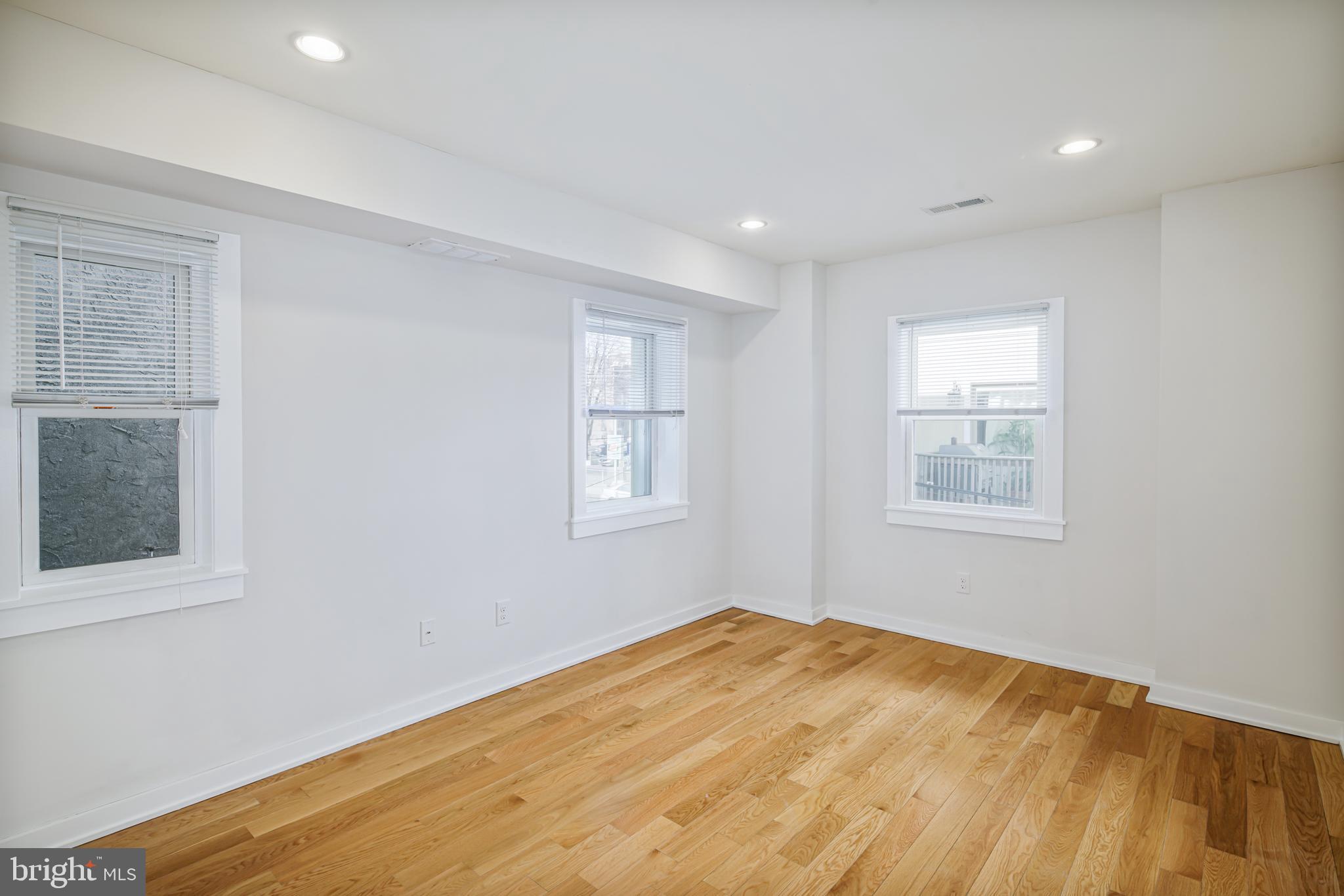 HAWTHORNE - Residential Lease