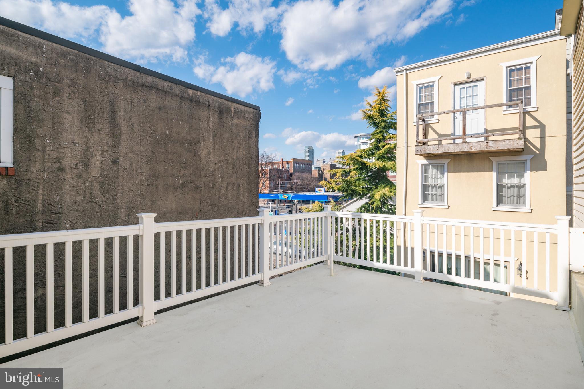 HAWTHORNE - Residential Lease