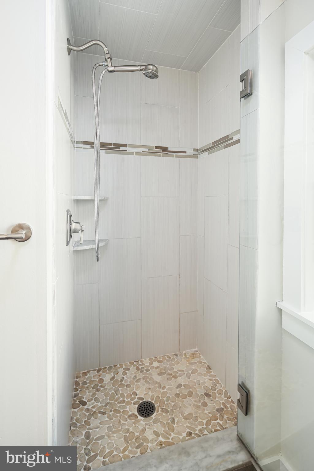 HAWTHORNE - Residential Lease