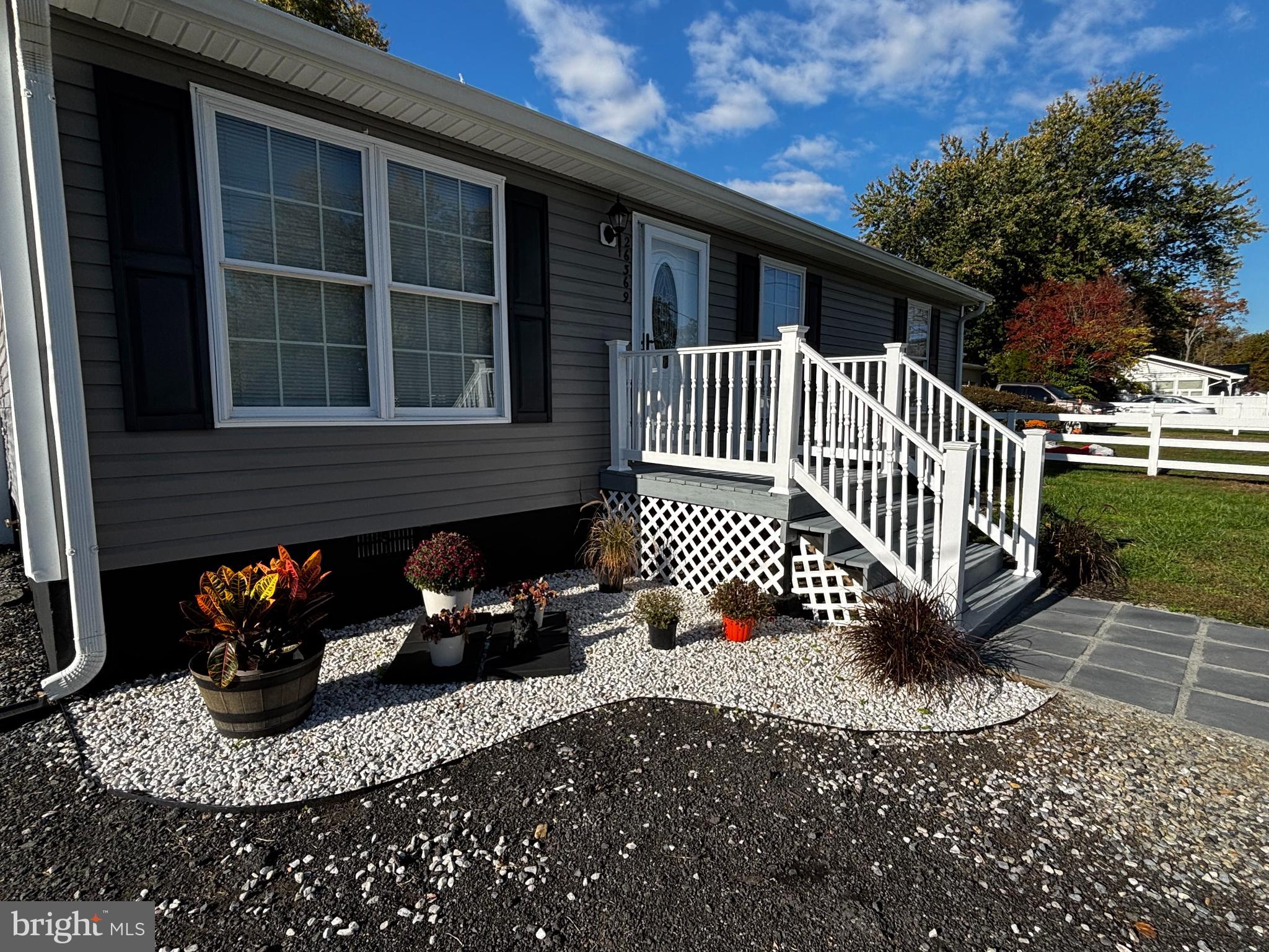 HOLLYWOOD SHORES - Residential