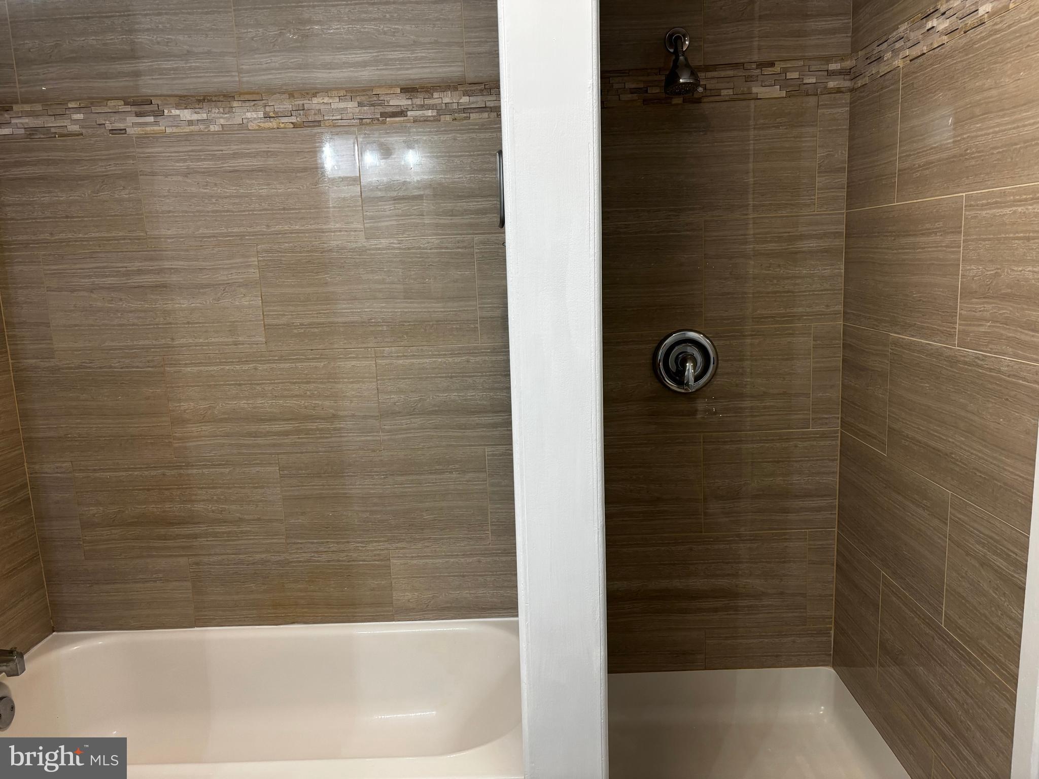 HOLLYWOOD SHORES - Residential