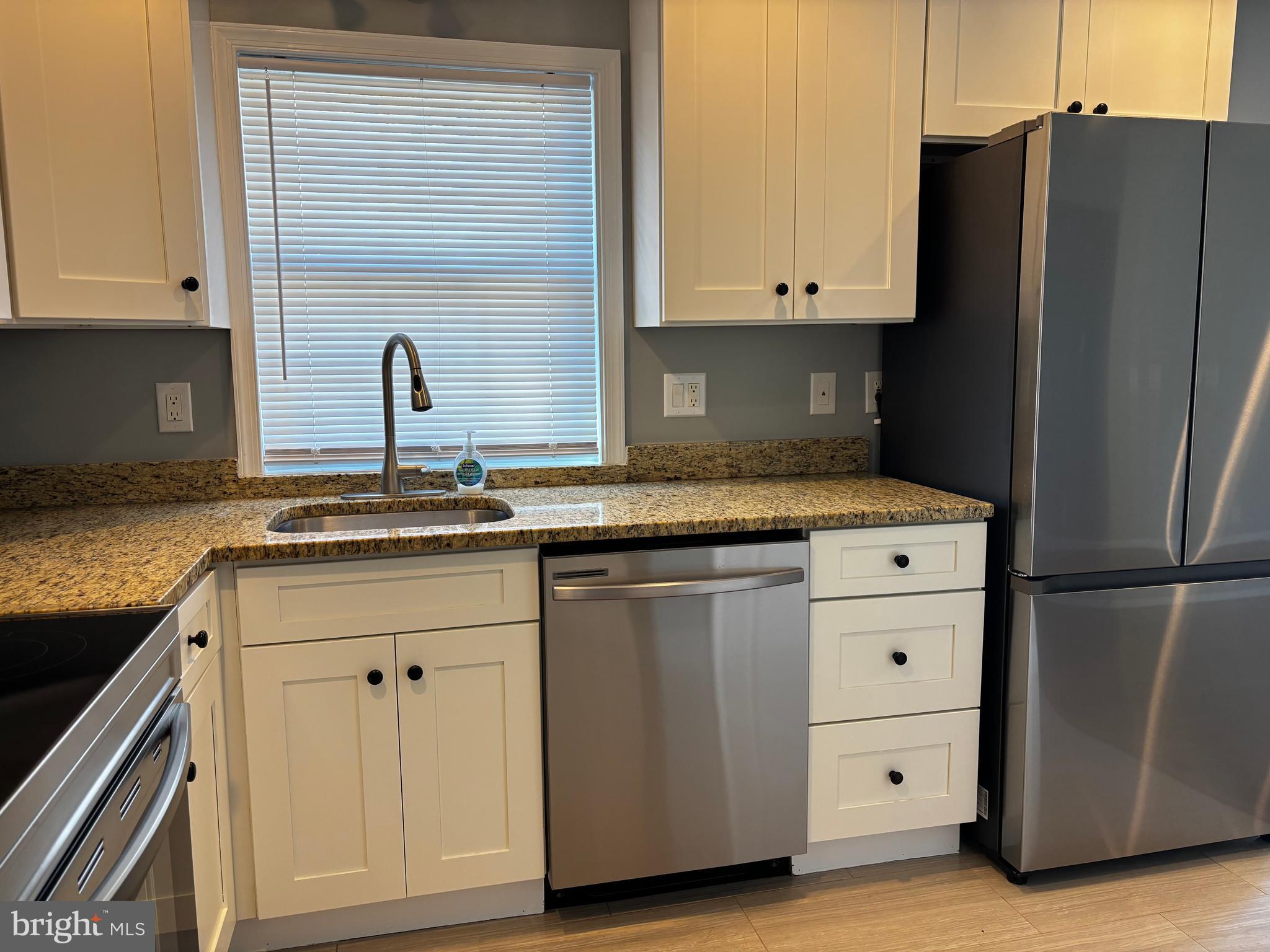 HOLLYWOOD SHORES - Residential