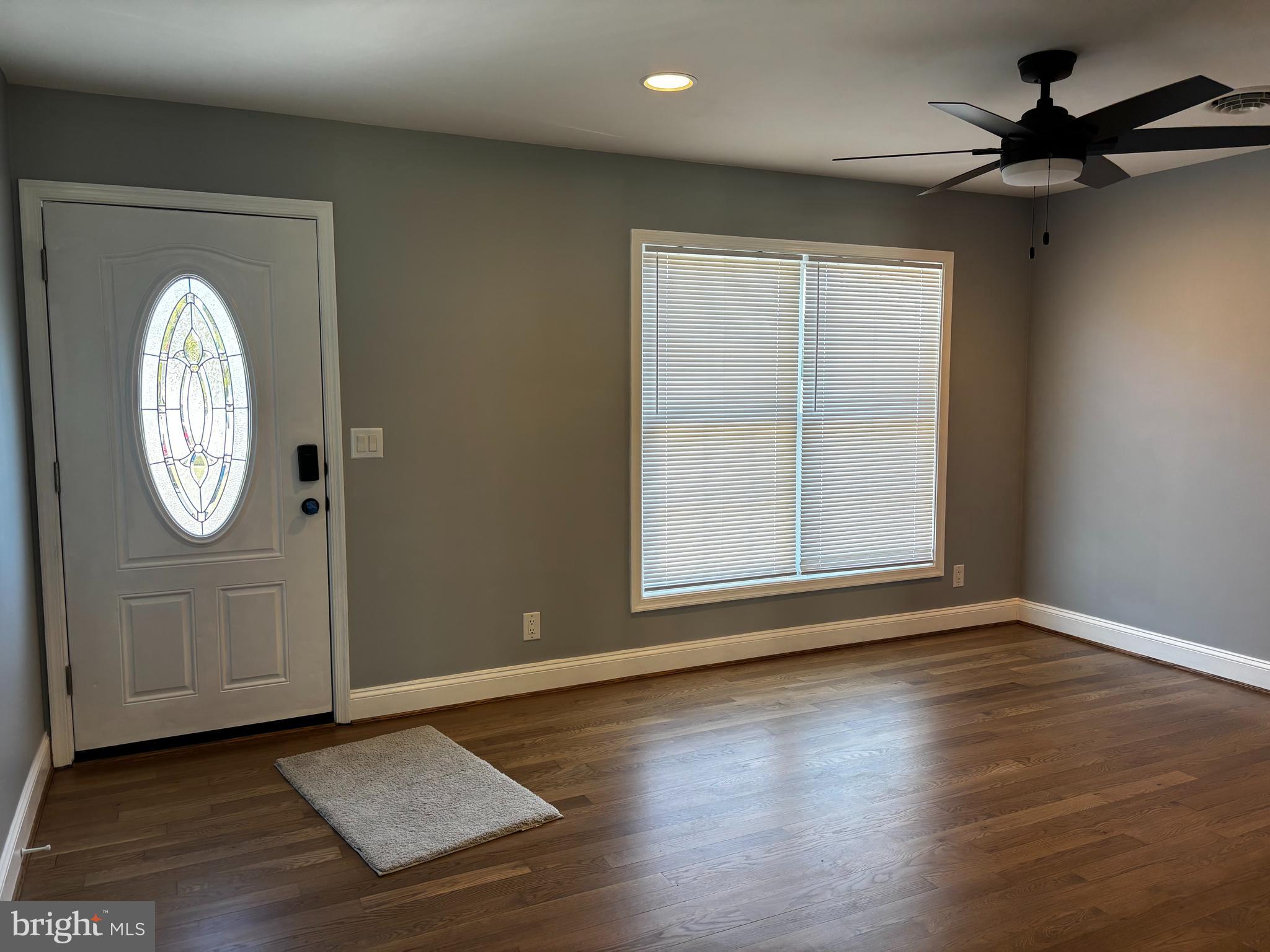 HOLLYWOOD SHORES - Residential