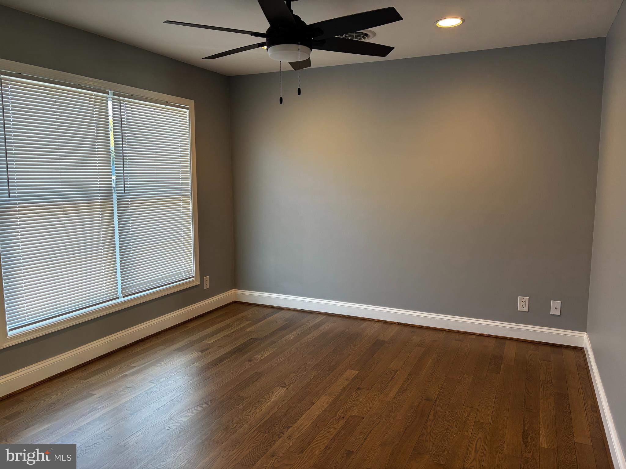 HOLLYWOOD SHORES - Residential