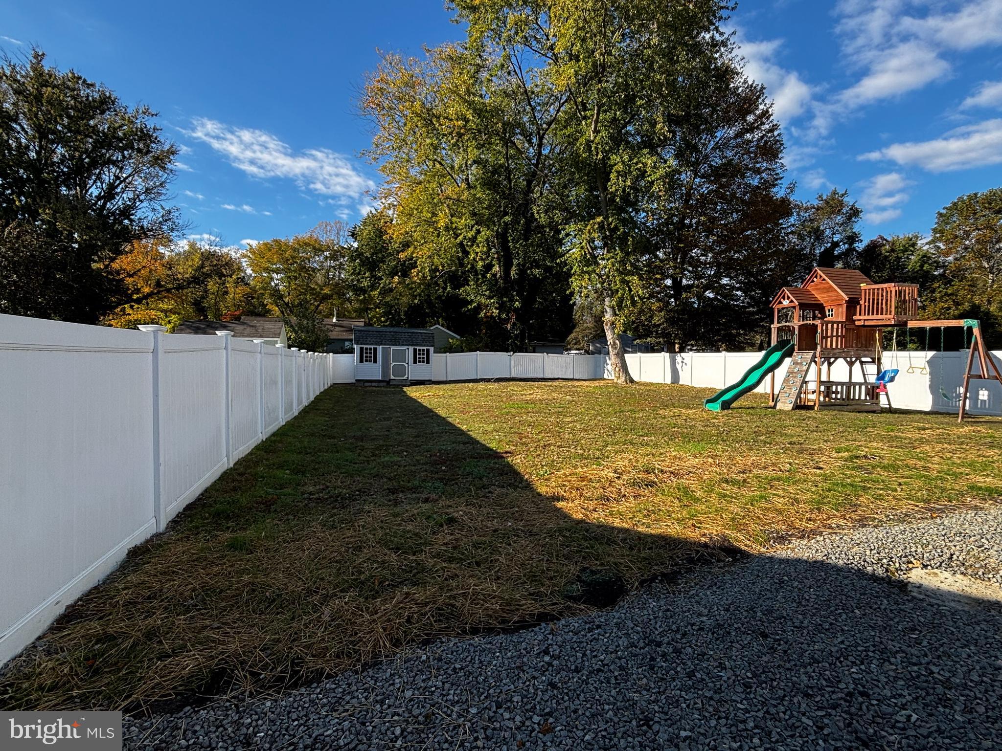 HOLLYWOOD SHORES - Residential