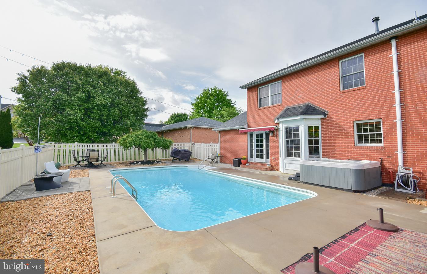 FOXCROFT MEADOWS - Residential