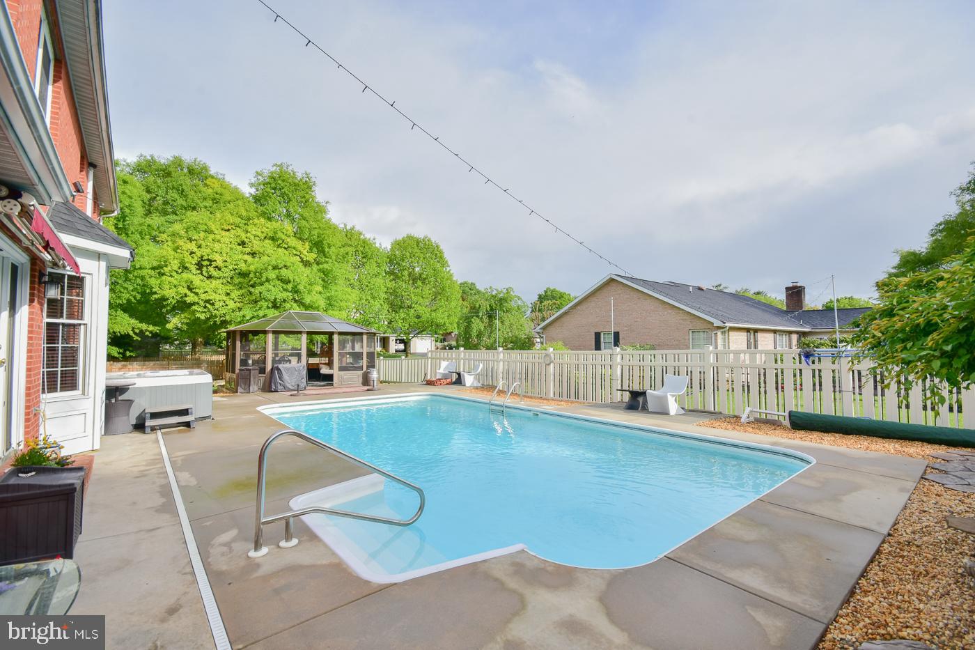 FOXCROFT MEADOWS - Residential