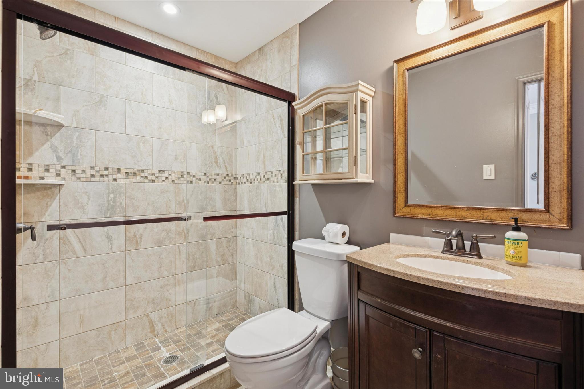 GWYN AYRE - Residential