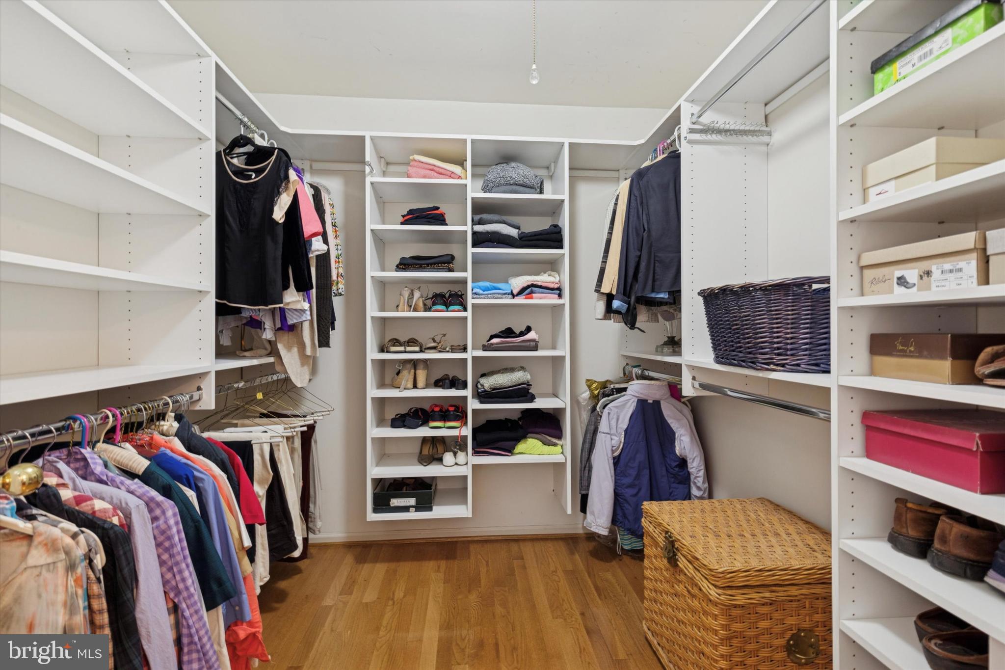 GWYN AYRE - Residential