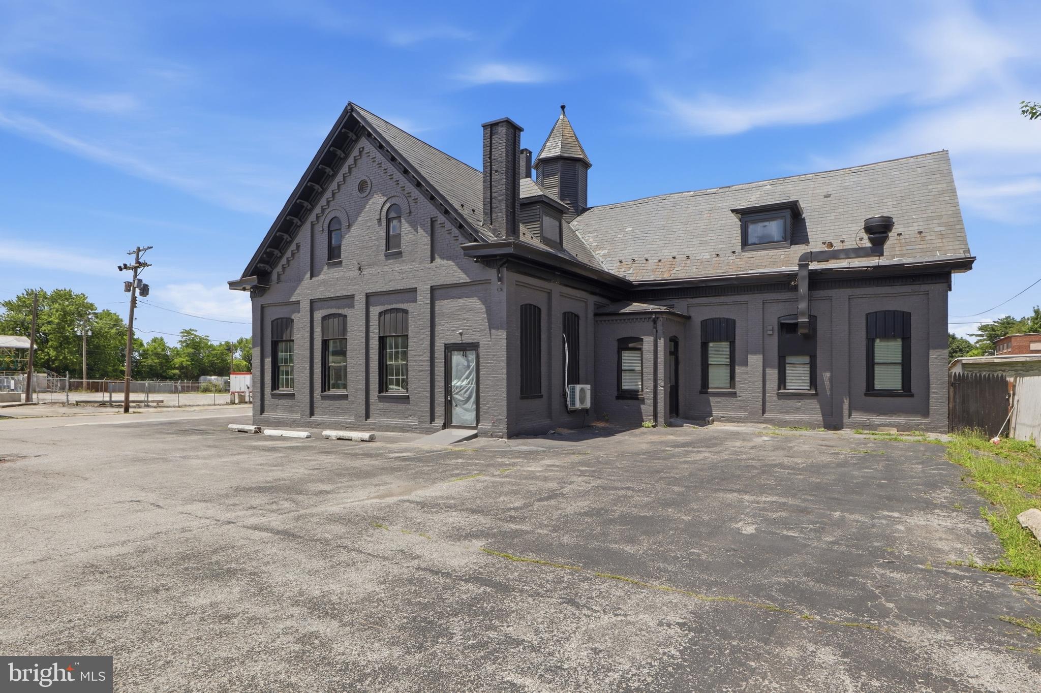 805 E PROSPECT STREET