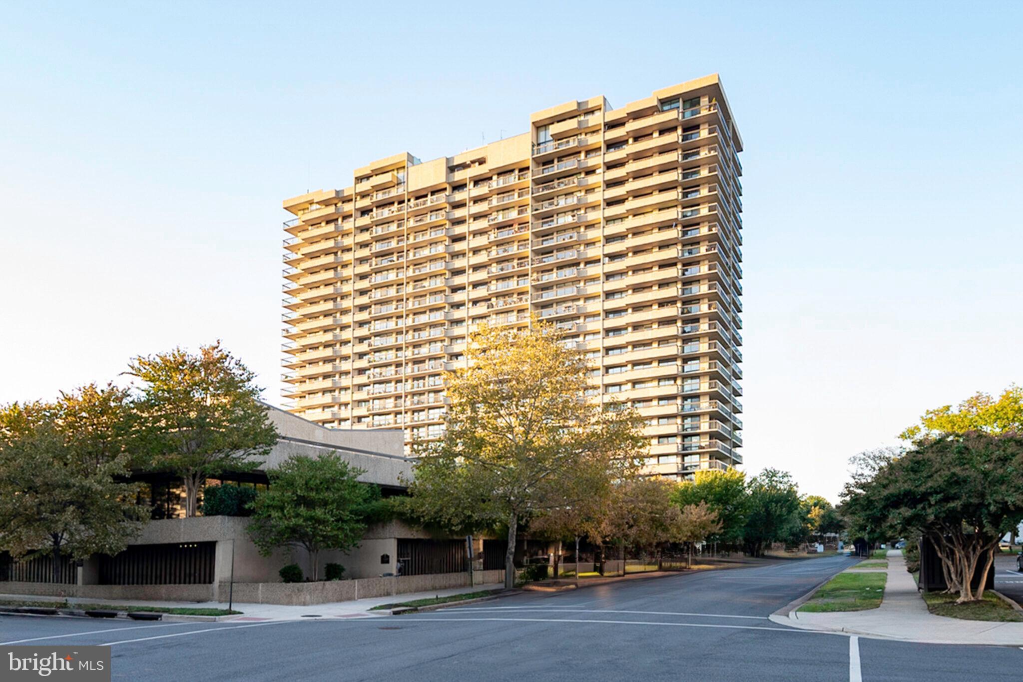 400 MADISON STREET 1806