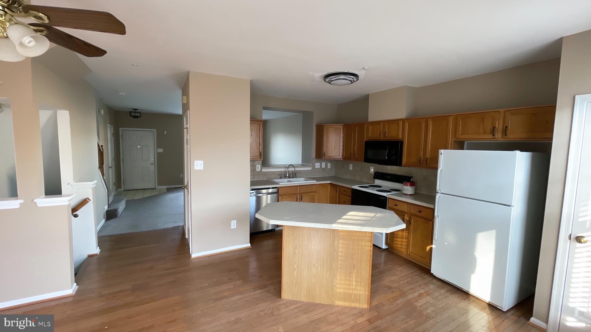 CASTLE STONE - Residential